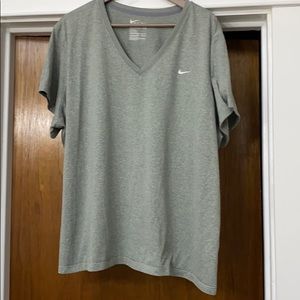 Women’s plus size Nike dri-fit shirt